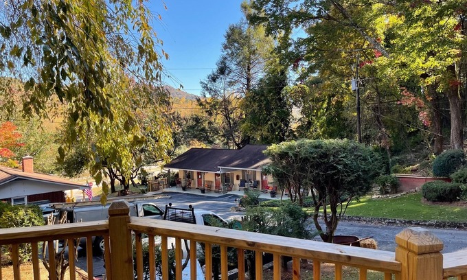 Clayton Hotel | Mountain Aire Cottages & Inn