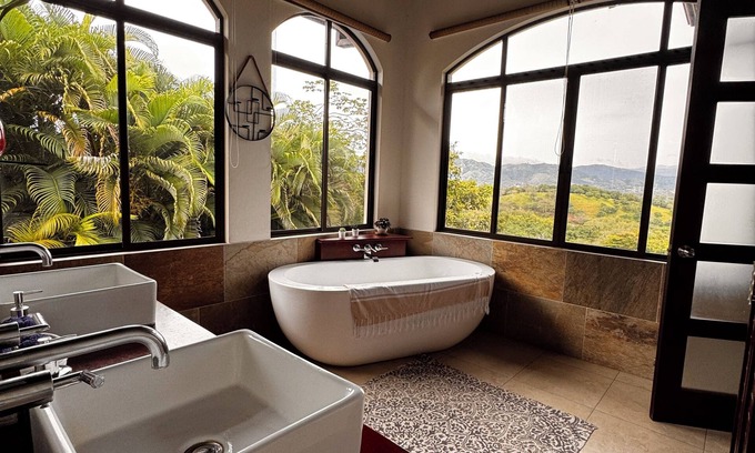 Mercedes Casa | Mountain and city views with convenient access to town!