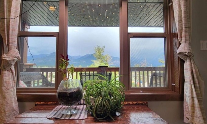East Kootenay Casa | Mountain and Lake Get Away for the Family