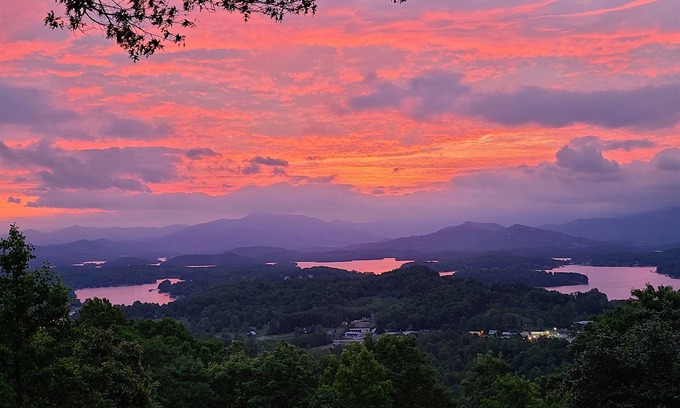 Young Harris Casa | Mountain and Lake views...Feels like home with a view!