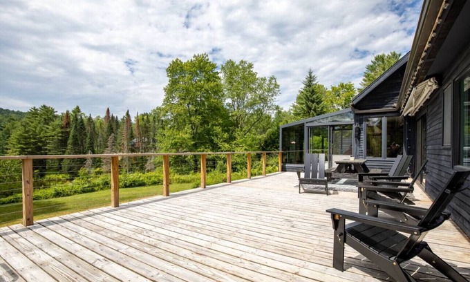 Moscow Casa | Stowe Pond Lodge: Sauna & Game Retreat
