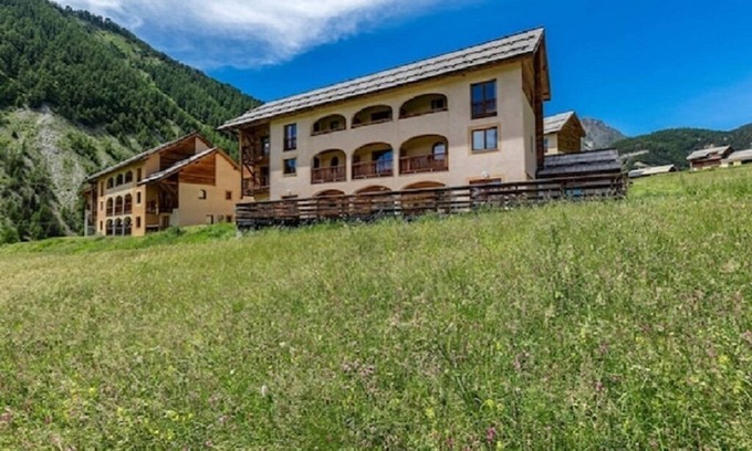 Arvieux Apartamento | Mountain apartment ⭐️⭐️⭐️ heated pool, ski slopes 100m away.