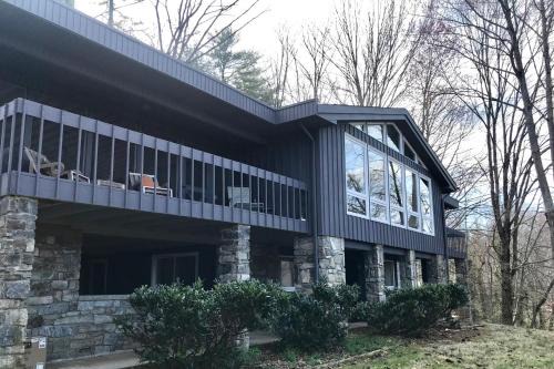 Waynesville Casa | Mountain Breezes