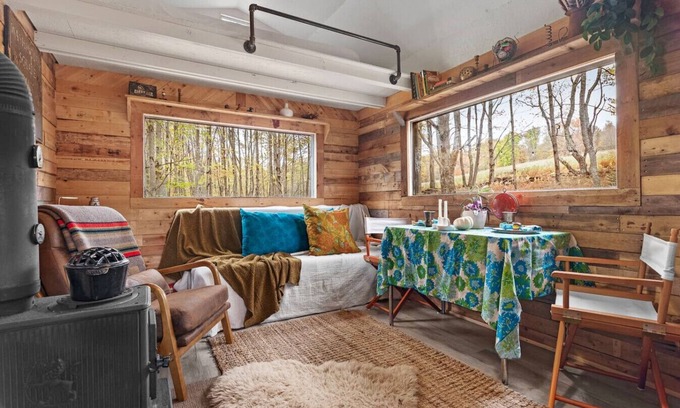Bovina Center Apartamento | Off-Grid Tiny Cabin with Cozy Vintage Charm