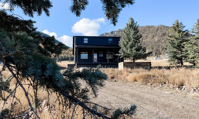 Creede Casa | Mountain bungalow as seen on Hgtv's Building Roots