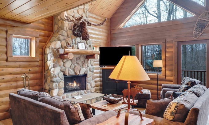 Boyne Falls Cabina | Mountain Cabin 816 | Monument Golf Course | Deer Lake | Boyne Mountain Resort