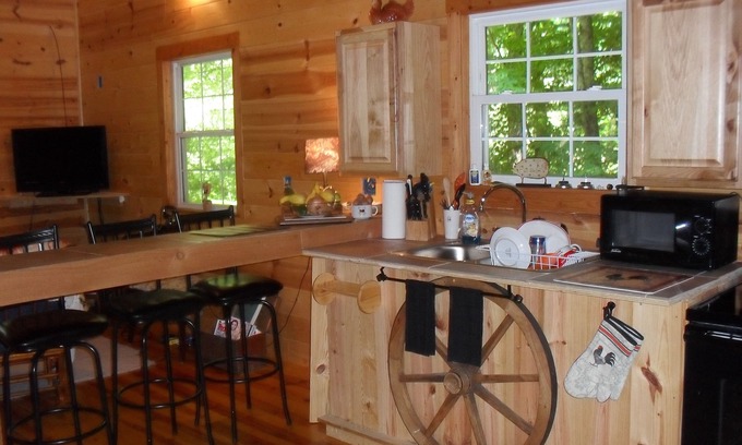 Hiawassee Cabina | Cabaña de montaña, Hiawassee Ga 2 Bdr, 2 Ba, w / Loft, Trout Strm, App Trail, caídas