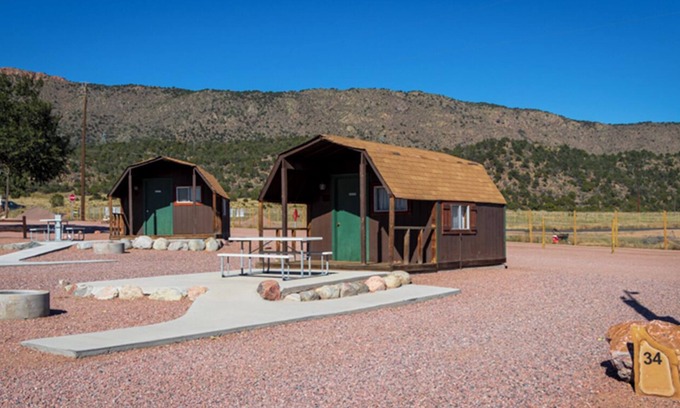 Canon City Cabina | Mountain Cabin Stay BBQ & Picnic Area Near Royal Gorge Bridge & Park