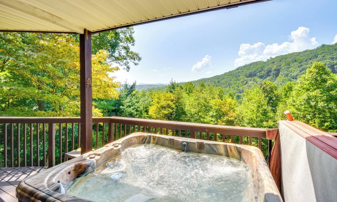 Blairsville Cabina | Mountain Cabin w/ Covered Decks & Fire Pit!