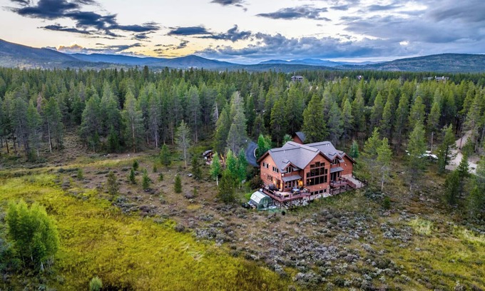 Granby Casa | Mountain cabin w/ hot tub & game room