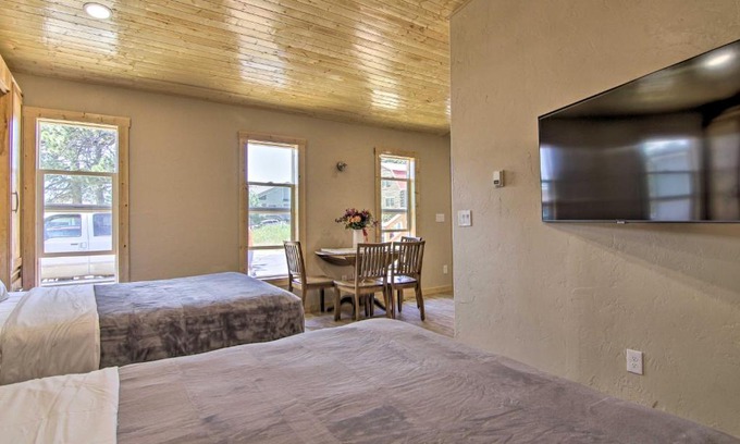 Woodland Park Apartamento | Mountain Cabin, Walk to DiningandMemorial Park!