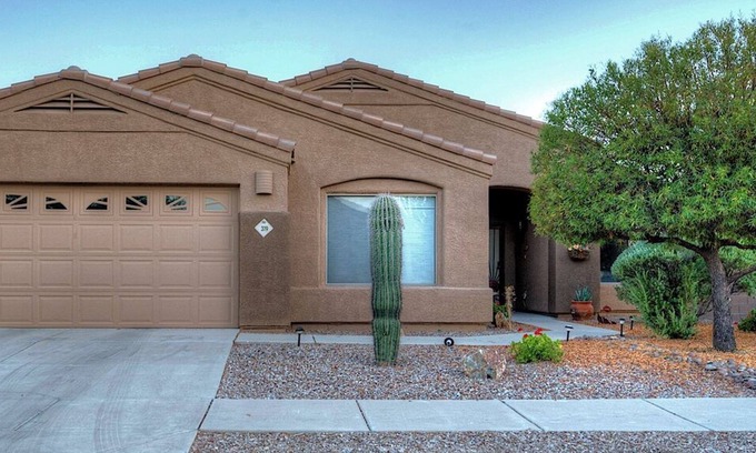 Oro Valley Casa | Mountain Calling 3BR by Casago