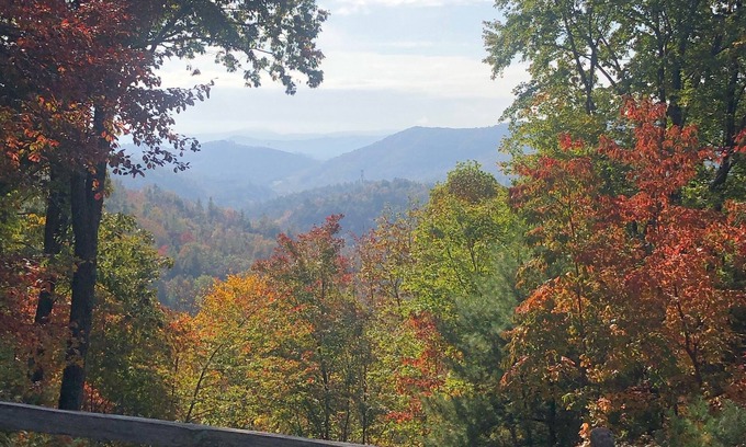 Purlear Alquiler De RV | Camping de montaña con vistas a la cresta azul en Buck Mountain