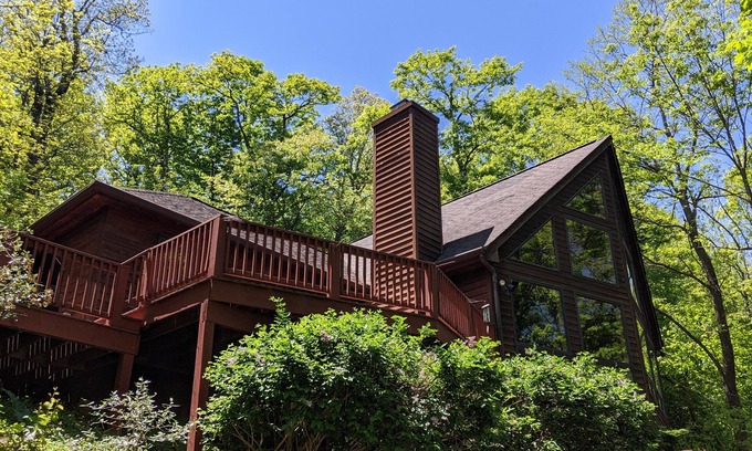 Chestnut Springs Casa | Mountain Chalet – Panoramic Views of Blue Ridge Mountains!