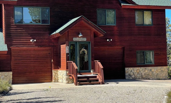 Grand Country Estates Chalet De Esquí | Mountain Chalet in heart of Grand County, Hot Tub, Dogs welcome, Child Friendly
