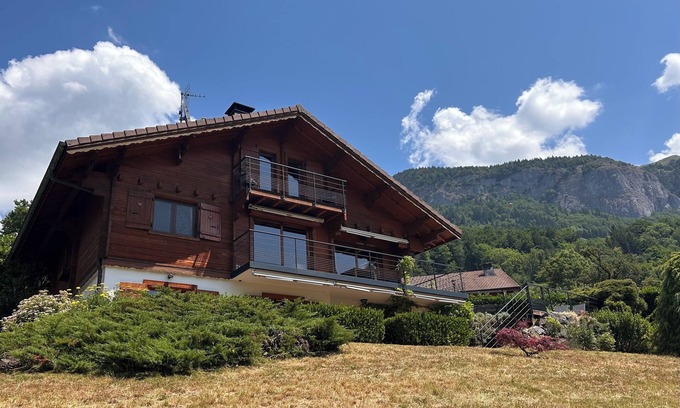 Mieussy Chalet De Esquí | Chalet de montaña con piscina y vistas impresionantes, cerca de actividades de esquí y de verano.