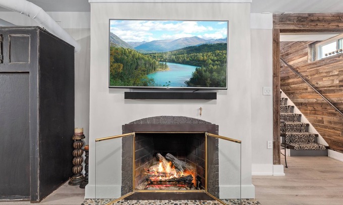 Washington Park West Casa | Mountain Charm in the City - Fireplace, Parking, WiFi