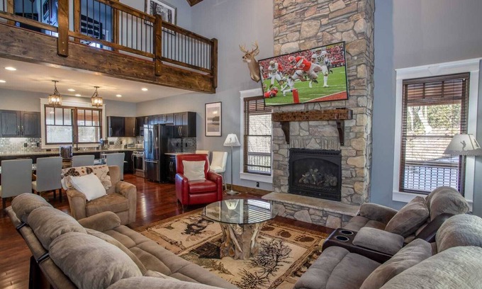 Blowing Rock Cabaña | Mountain Cottage with Scenic Views and Four Sleeping Areas