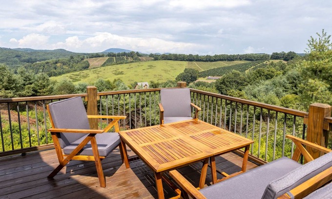 Todd Cabaña | Mountain Cottage with Long-Range Views