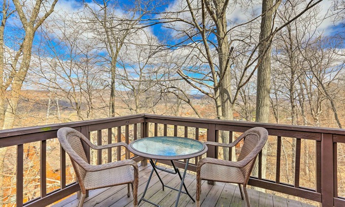 Vernon Condominio | Mountain Creek Condo w/ Grill: Walk to Lifts!