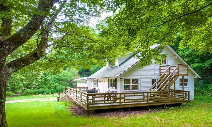 Sylva Cabina | Creek Side Cabin: excelente pesca a pocos pasos de distancia.