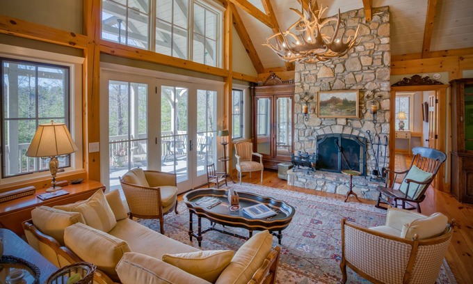 Mill Spring Cabina | Mountain Dream Luxury Cottage with Fireplace