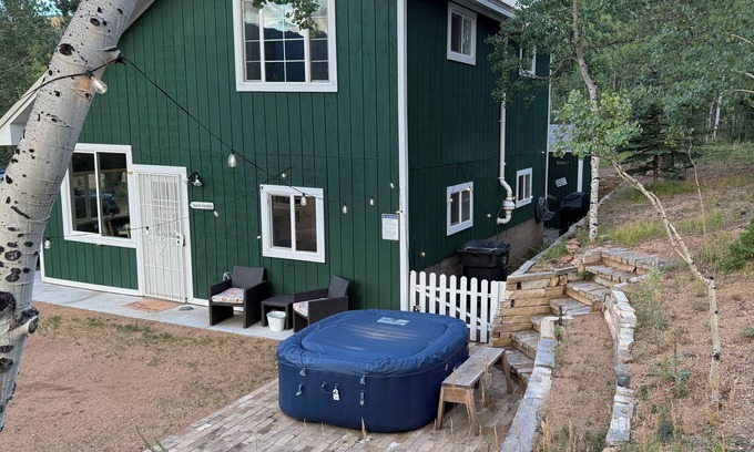 Bailey Casa | Mountain Escape Cabin with hottub. Pet Friendly!