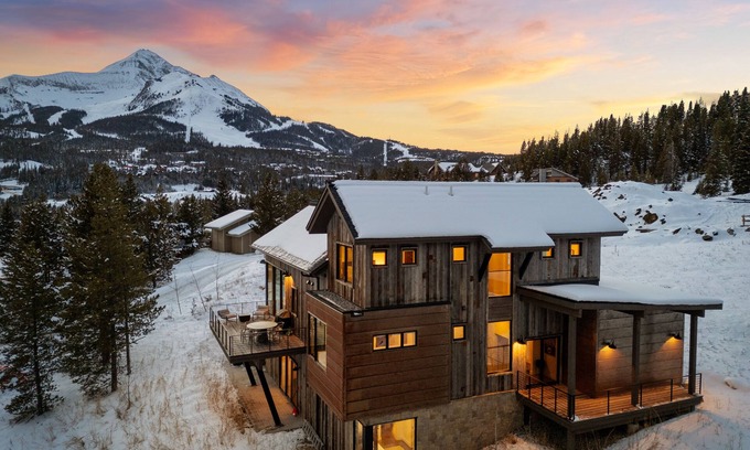 Big Sky Casa | Mountain Escape / Hot Tub, Panoramic Views