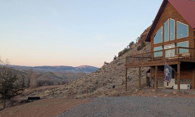 Dubois Casa | Mountain Escape: Incredible Views & Cozy Interior. Your Adventure Awaits!