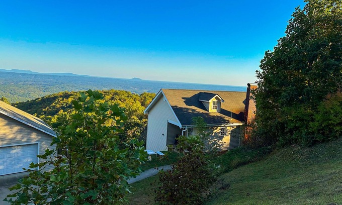 Fancy Gap Casa | "Mountain Escape" - Majestic Mountain Sunrises Near Blue Ridge Parkway & I-77