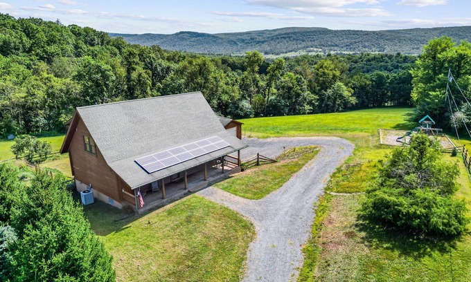 Kirby Chalet De Esquí | Mountain Escape on 6 acres w Hot Tub & Privacy