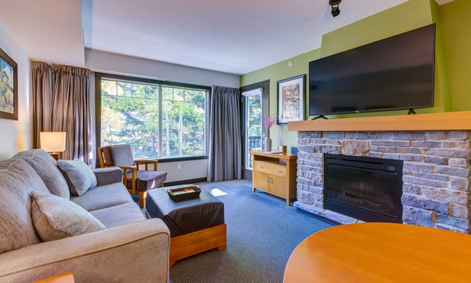 Dead Man's Flats Condominio | Mountain & Forest Views, Hot Tub: Top Floor 1 Bed 1 Bath; Pets OK