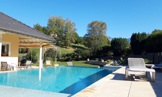 Brison-Saint-Innocent Apartamento | Cabaña con piscina en el lago de montaña con jacuzzi