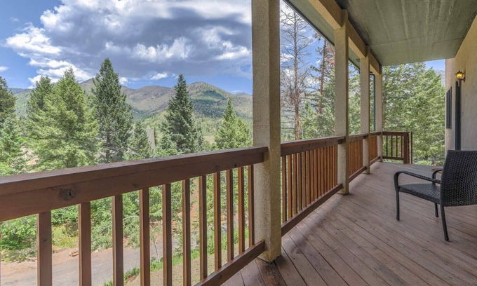 Cascade-Chipita Park Casa | Mountain Getaway with HotTub, Ping Pong, Gym