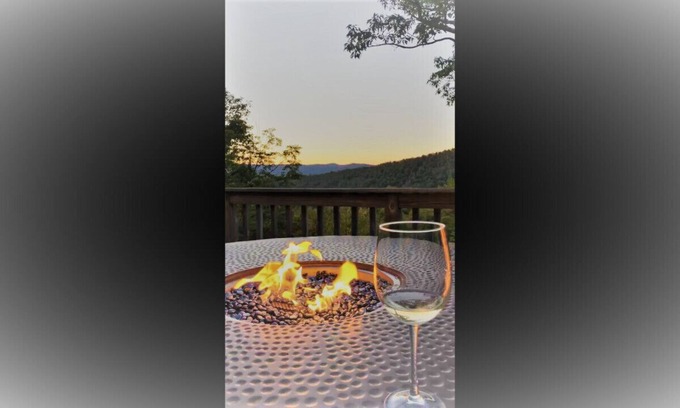 Nellysford Casa | Mountain Gem is a Home with a View