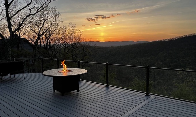 Nellysford Casa | Mountain Gem - Pet friendly