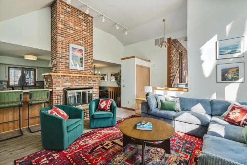 Massanutten Casa | Mountain Gem with Slopes, Game, Movie Theatre and Hot Tub