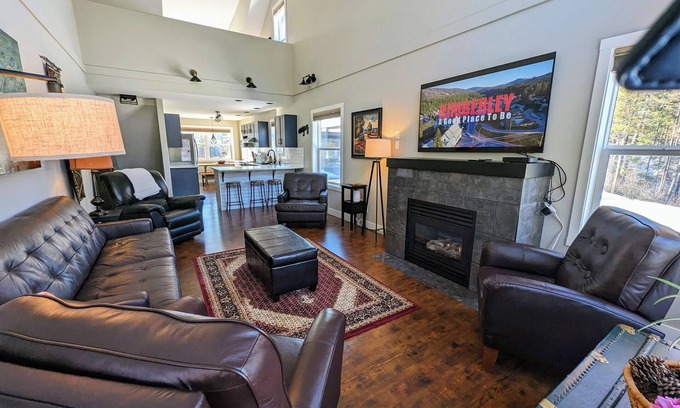 East Kootenay Casa | Mountain Getaway-Easy Walk to Base of the Ski Hill