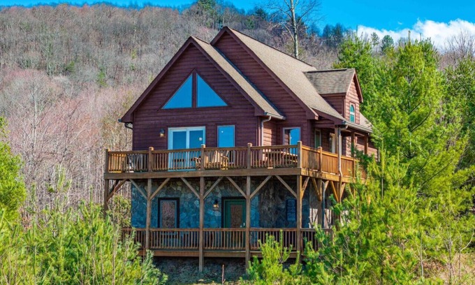 Fleetwood Casa | Mountain Getaway near Boone, Hot Tub, and Gorgeous Views!
