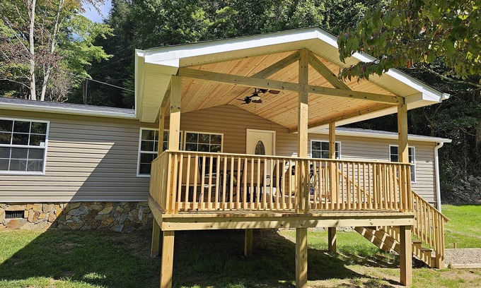 Bakersville Casa | Mountain Getaway