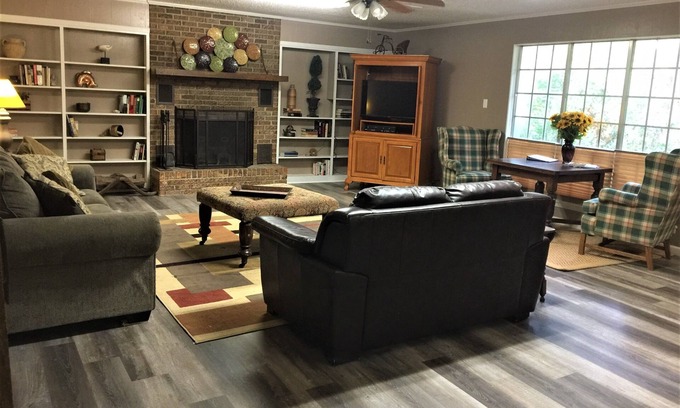 Mount Ida Casa | Mountain Harbor's four bedroom house by RedAwning