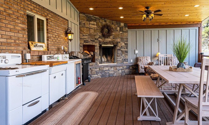 Woodland Estates Apartamento | Mountain Haus - Game Room, Home Gym, and Hot Tub