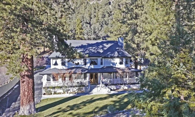Wrightwood Casa | Mountain High Luxury Castle &Spa