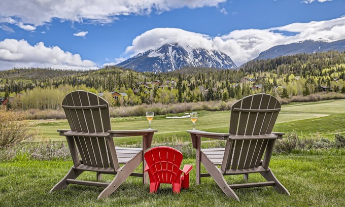 Three Peaks Casa | Mountain Home on Raven Golf Course - Private Sauna & Hot Tub