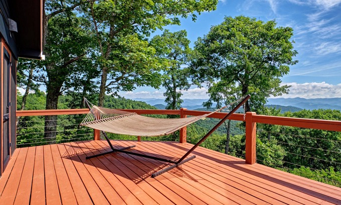 Glenville Casa | Mountain home perched high on top of the Blue Ridge Mountains! - Almost Heaven