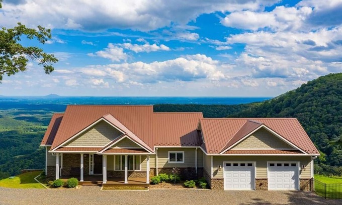 Piper Gap Casa | Mountain House located on Blue Ridge Parkway