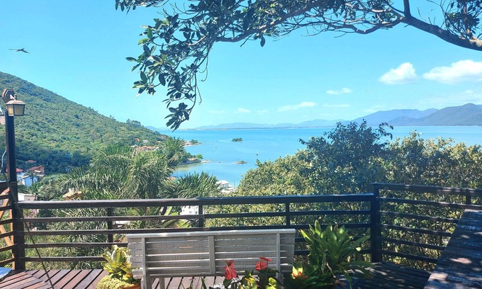 Caiacanga Casa | Mountain house with panoramic viewpoint.