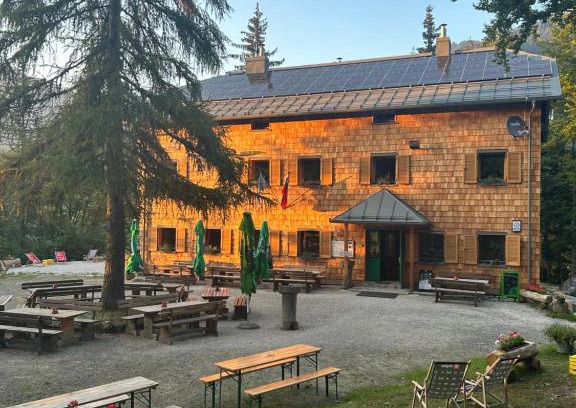 Trzic Cabina | Mountain hut Dom pod Storžičem