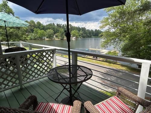 Valley Hill Apartamento | Mountain Lake Cottages