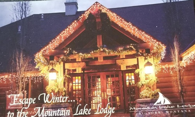 Woods Bay Cabina | Mountain lake lodge